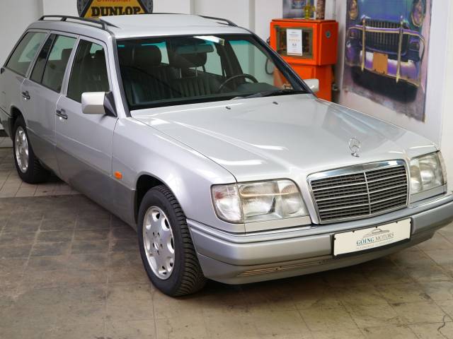 Image 1/22 de Mercedes-Benz E 280 T (1995)