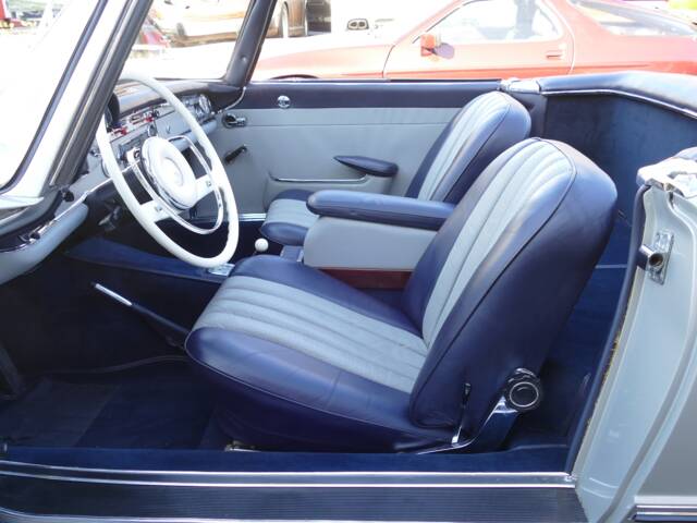 Mercedes-Benz 230 SL