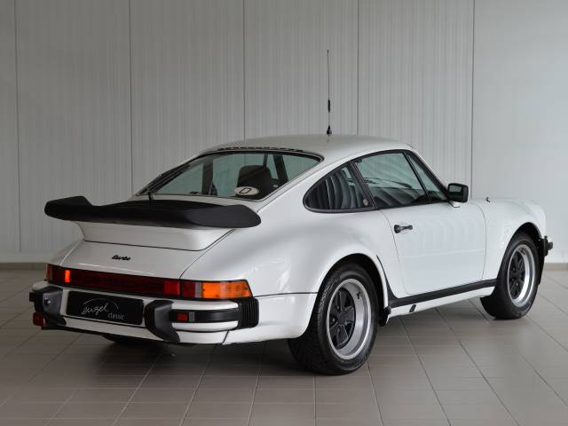 Porsche 911 Turbo 3.3