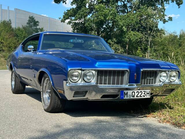 Bild 1/21 von Oldsmobile Cutlass S Holiday (1970)