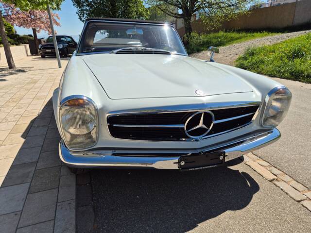 Mercedes-Benz 230 SL