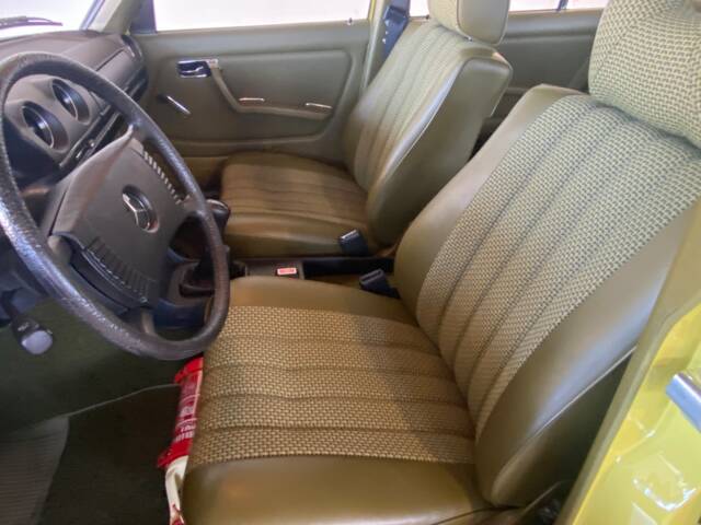 Mercedes-Benz 200 D