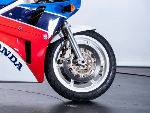 Honda VFR 750R RC 30