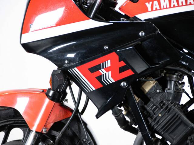 Yamaha FZ 750