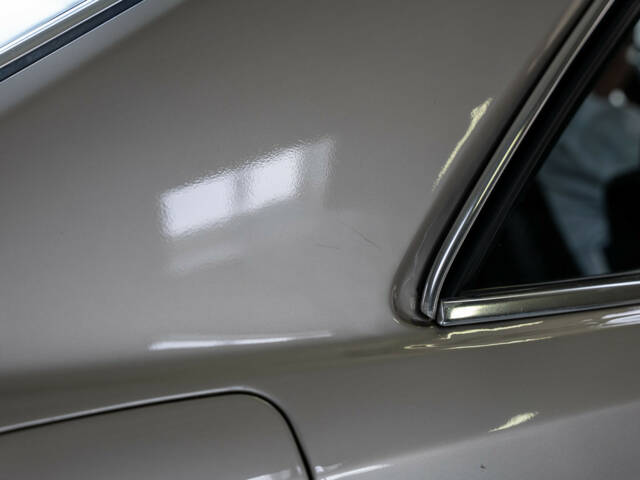 Mercedes-Benz 560 SEC