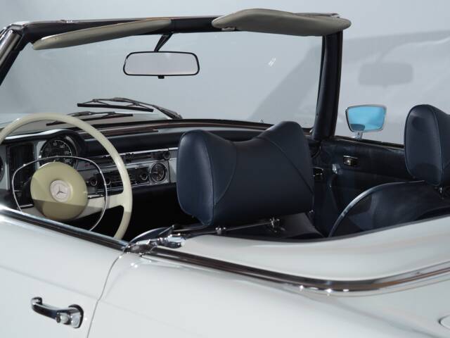 Mercedes-Benz 280 SL