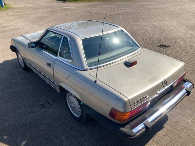 Mercedes-Benz 560 SL