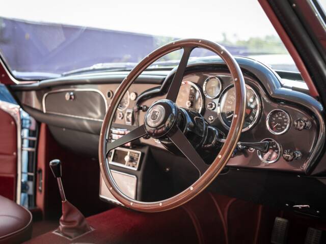 Aston Martin DB 6 Vantage