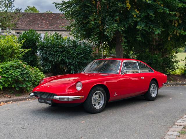 Ferrari 365 GT 2+2