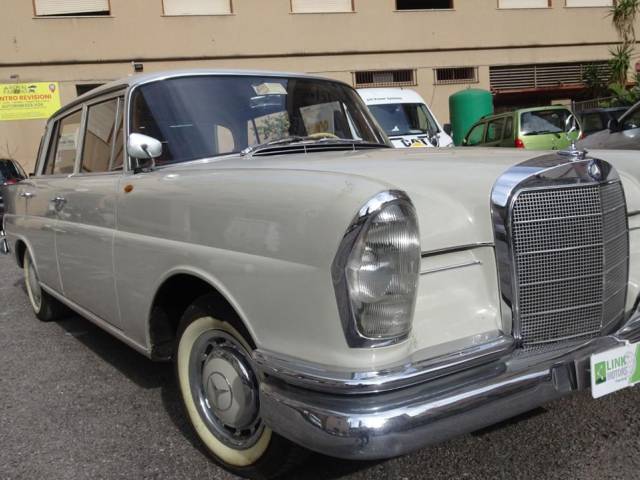 Image 1/10 of Mercedes-Benz 220 S b (1962)