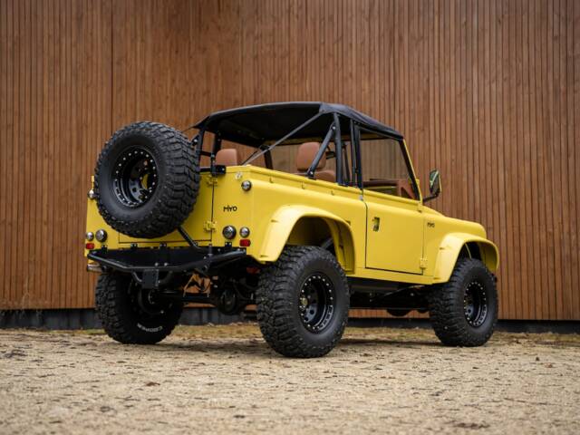 Land Rover 90
