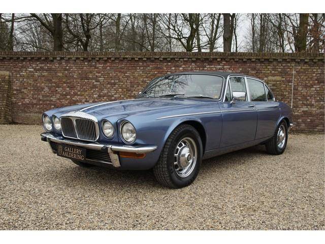 Immagine 1/30 di Daimler Double Six Vanden Plas (1978)