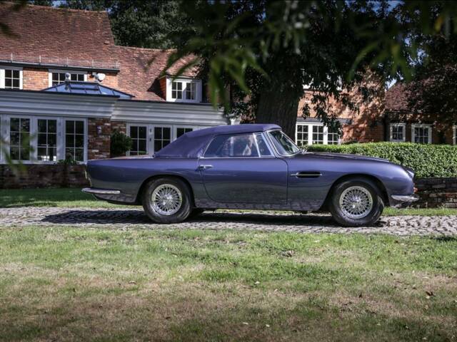 Aston Martin DB 6 Volante