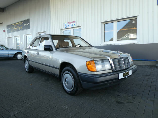 Image 1/24 of Mercedes-Benz 200 D (1988)