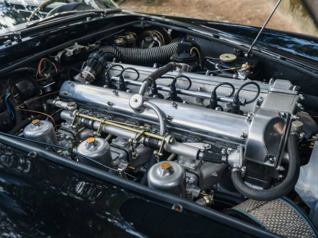 Aston Martin DB 5 Volante