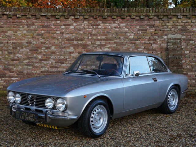 Bild 1/50 von Alfa Romeo 2000 GTV (1972)