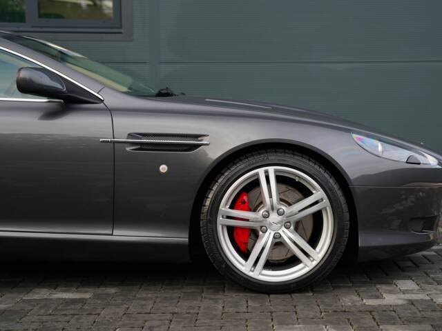 Aston Martin DB 9
