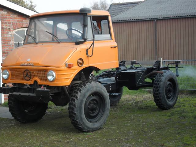 Image 1/15 of Mercedes-Benz Unimog 404 (1976)
