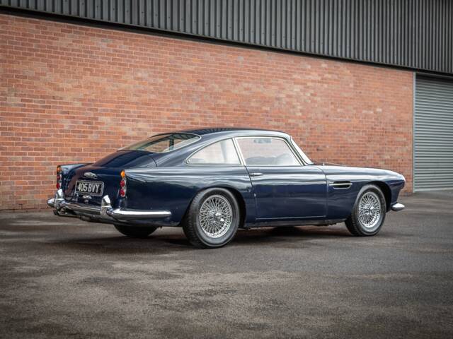 Aston Martin DB 4