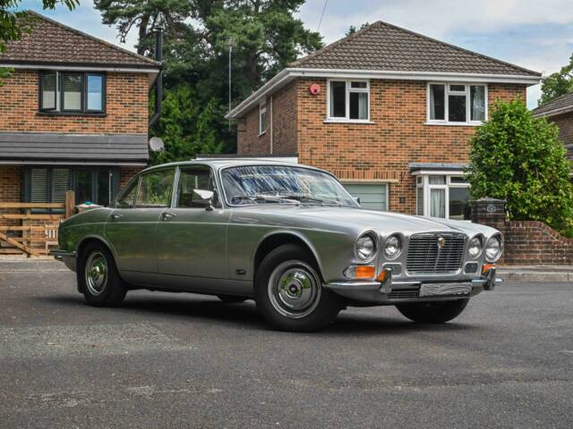 Image 1/50 de Jaguar XJ 6 4.2 (1971)