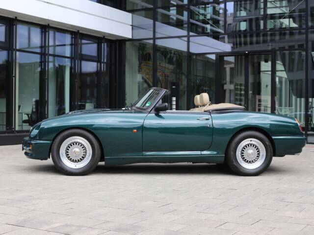 MG RV8