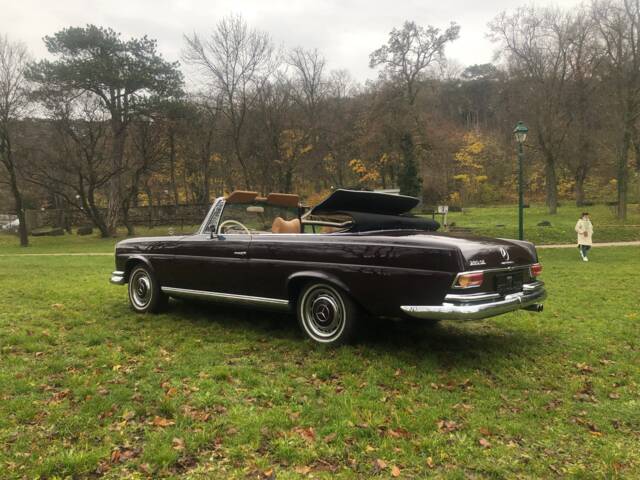 Mercedes-Benz 280 SE