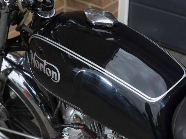 Norton Commando 750 Roadster