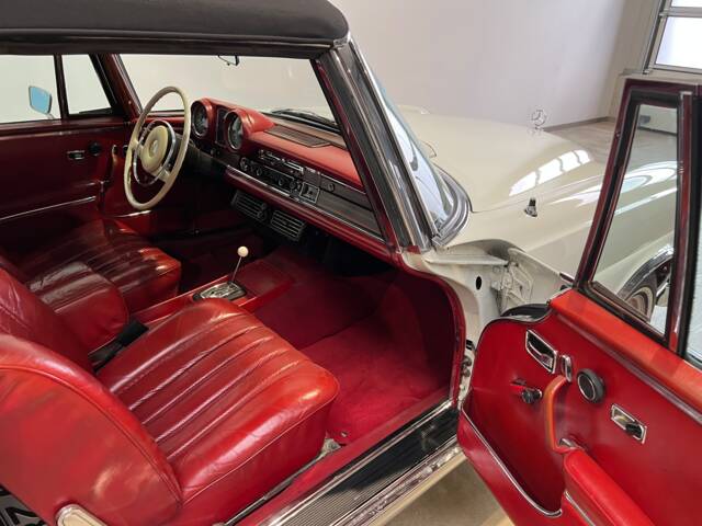 Mercedes-Benz 280 SE