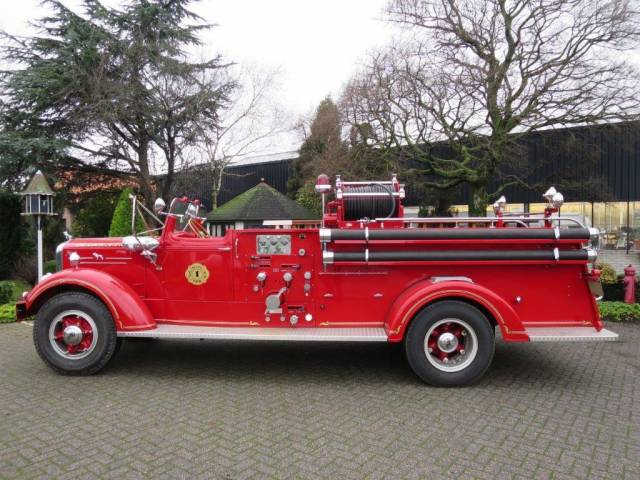 Bild 1/7 von Mack Type 75 A Fire Truck (1942)