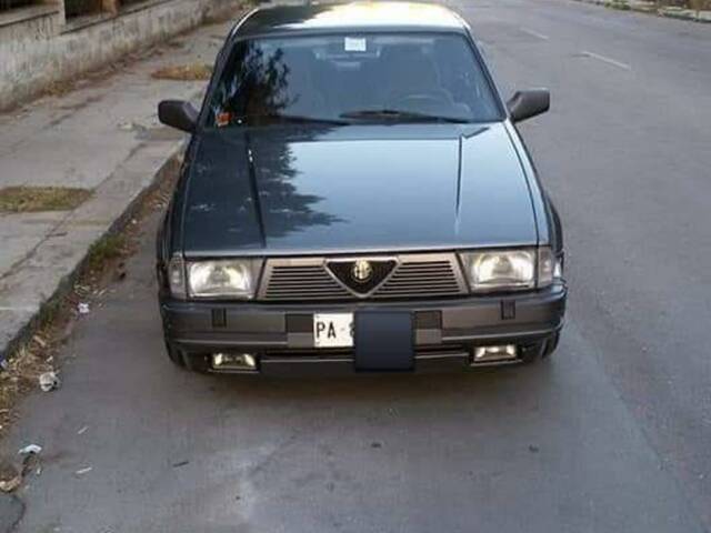 Image 1/10 de Alfa Romeo 75 1.8 Turbo America (1988)