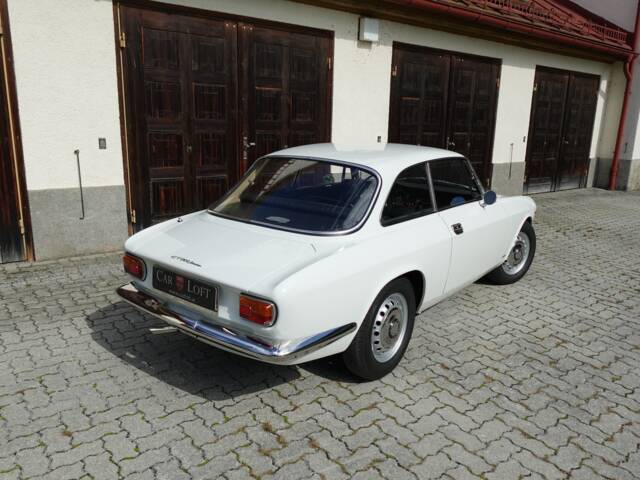 Alfa Romeo Giulia GT 1300 Junior
