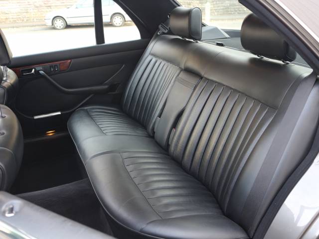 Mercedes-Benz 500 SEL
