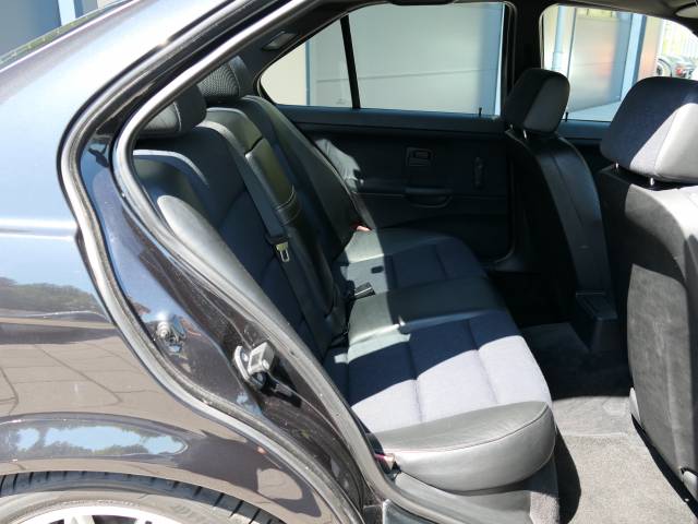 BMW 328i