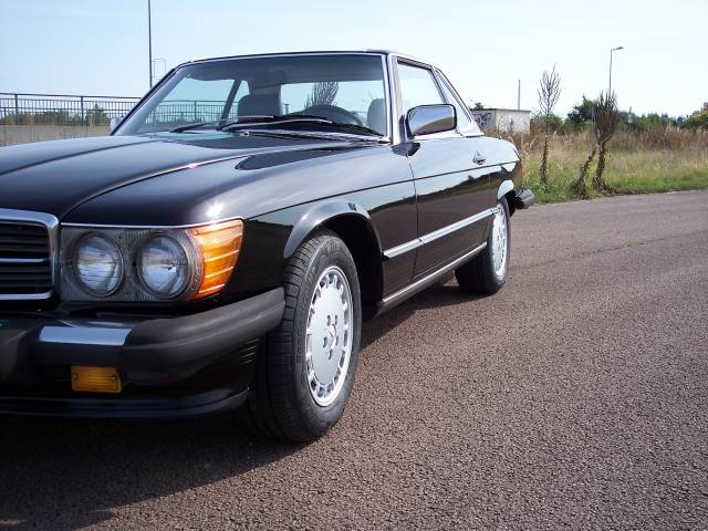 Mercedes-Benz 560 SL