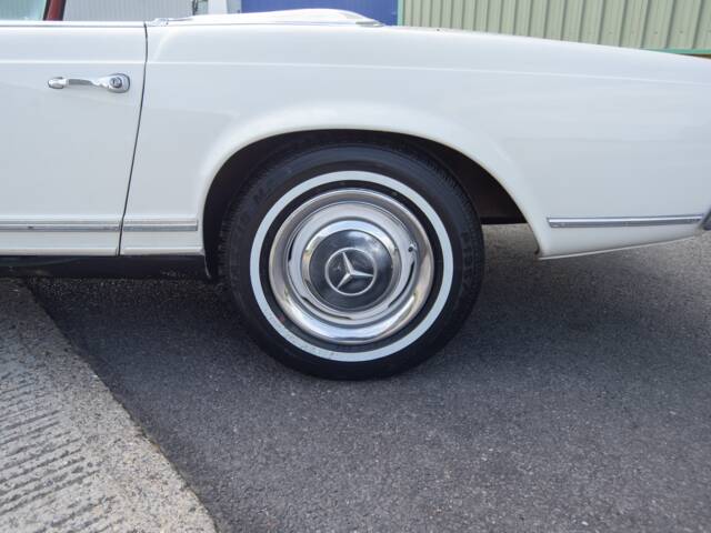 Mercedes-Benz 230 SL