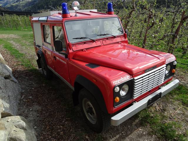 Image 1/11 of Land Rover 110 (1986)