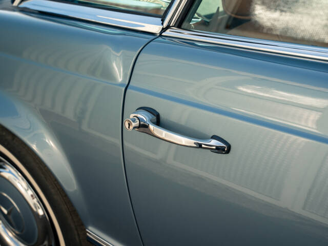 Mercedes-Benz 280 SL