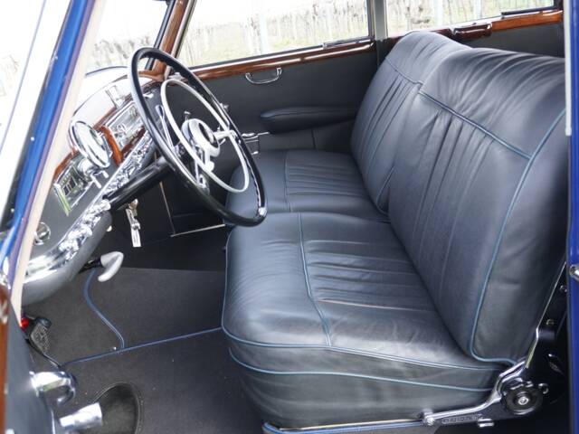 Mercedes-Benz 300