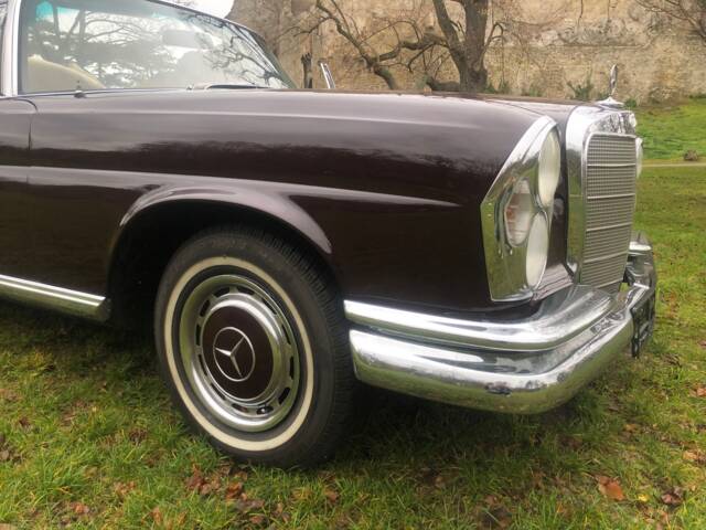 Mercedes-Benz 280 SE