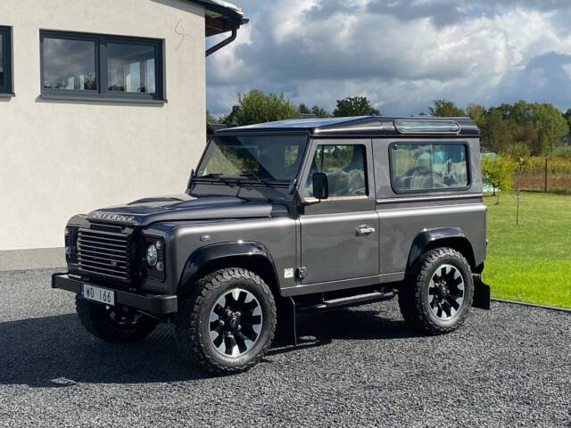Land Rover Defender 90 Works V8 "70th Edition"