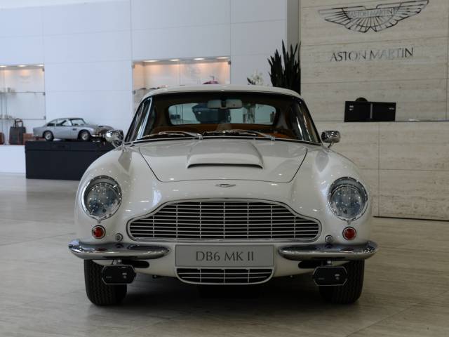 Aston Martin DB 6 Mk II