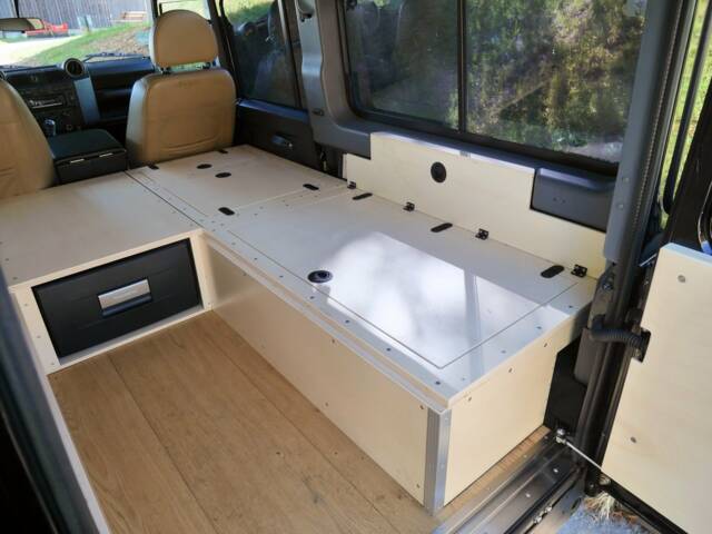 Land Rover Defender 110