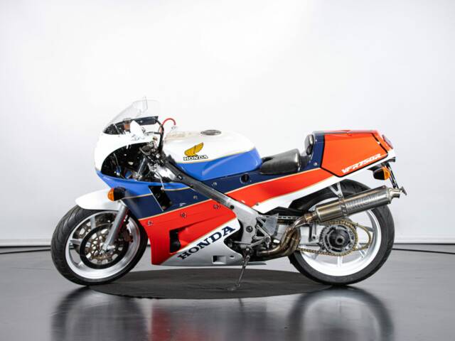 Honda VFR 750R RC 30