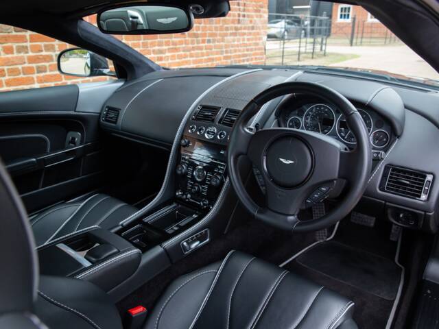 Aston Martin DB 9