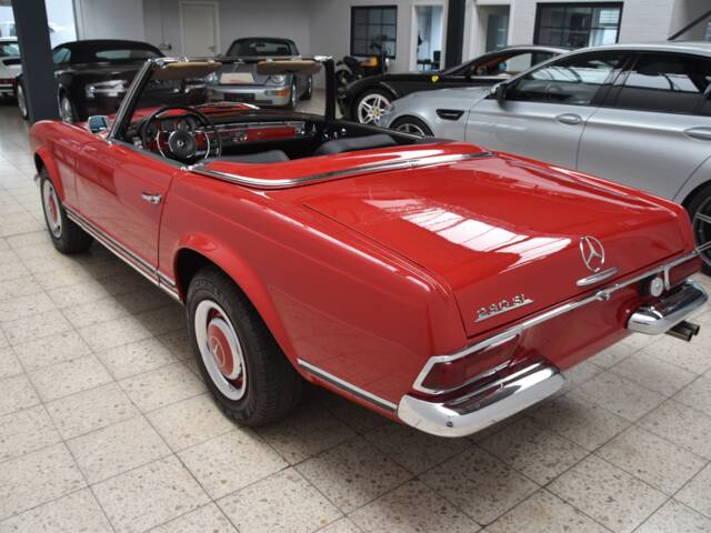 Mercedes-Benz 230 SL