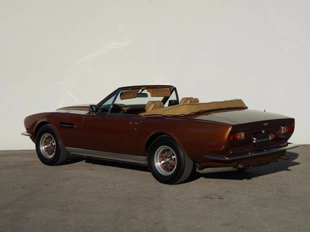 Aston Martin V8 Volante