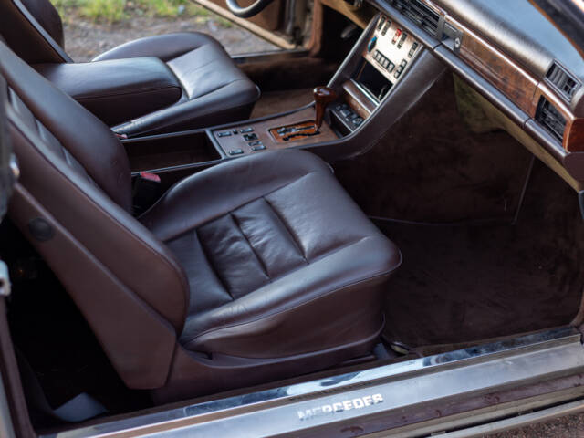 Mercedes-Benz 560 SEC