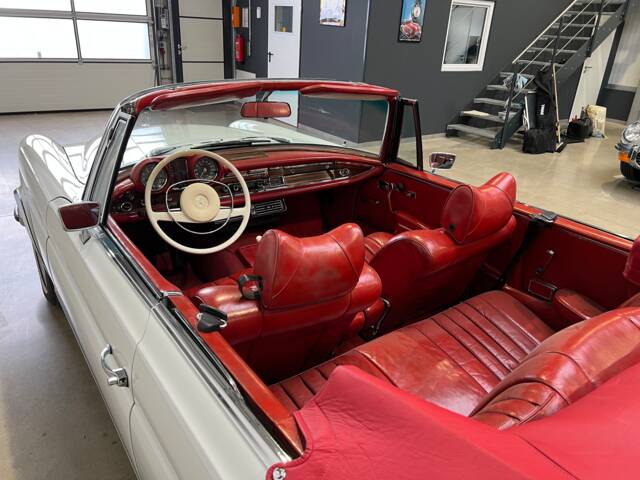 Mercedes-Benz 280 SE