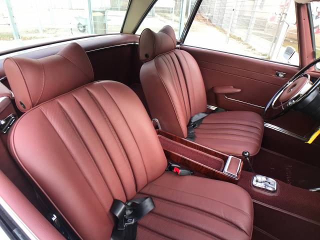 Mercedes-Benz 280 SL