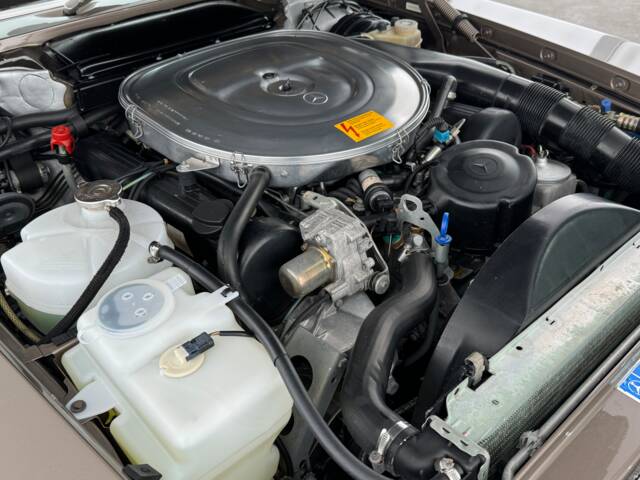 Mercedes-Benz 560 SL